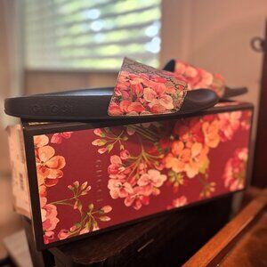 Gucci Pursuit Slide Sandals (Size 9)